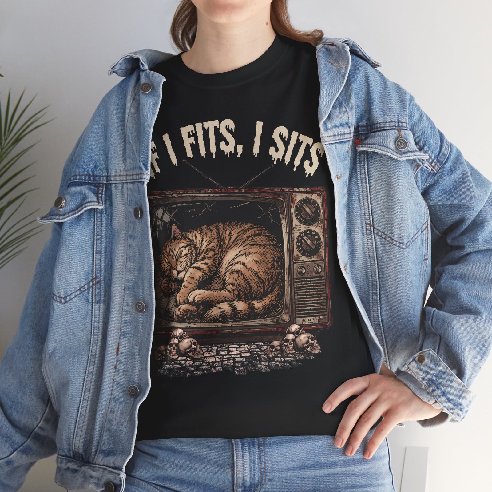If I Fits I Sits Vintage TV Tabby Cat Shirt — Macabre Horror Meme T-Shirt