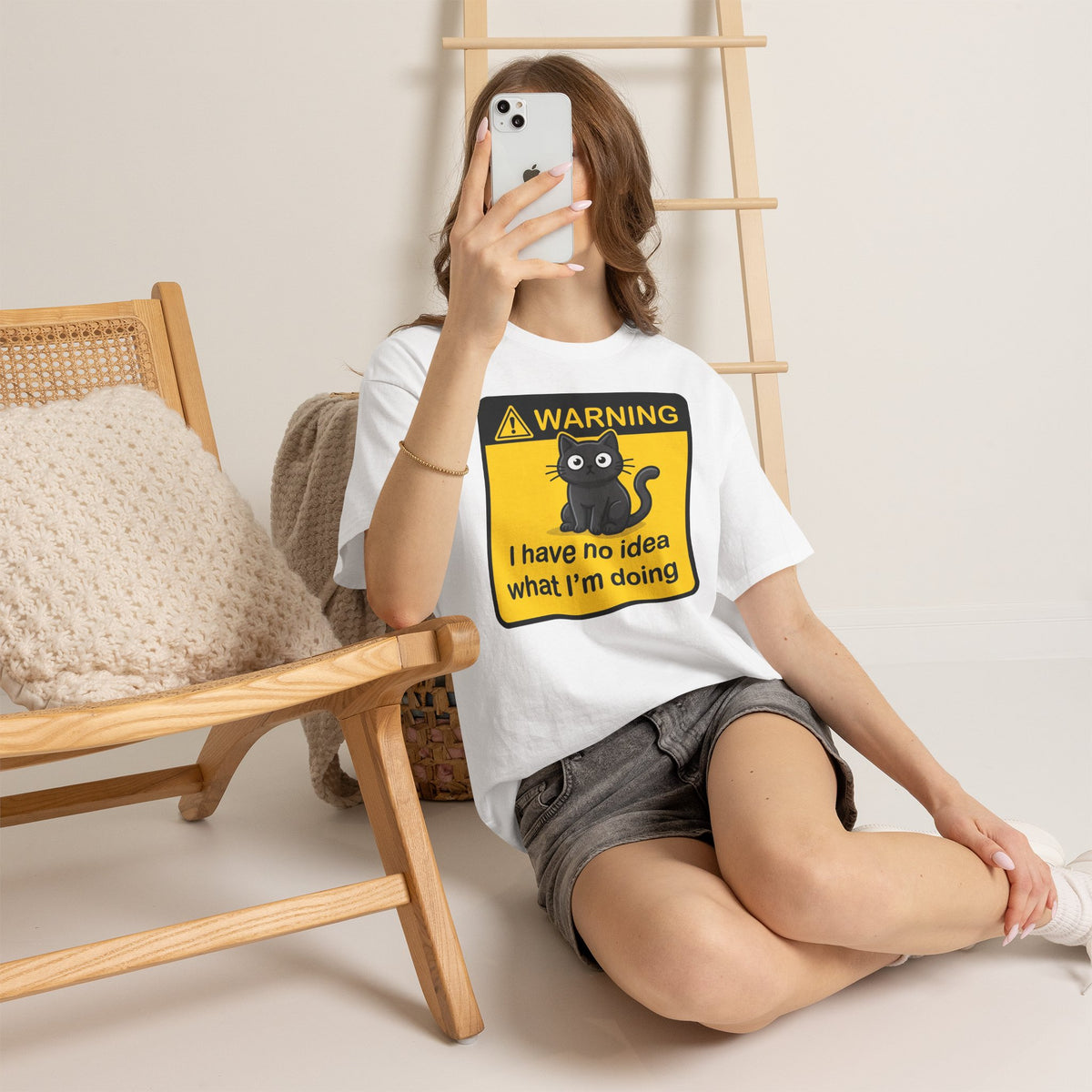 T-Shirt — Warning Sign Cat "I have no idea what I'm doing" Funny Graphic Tee