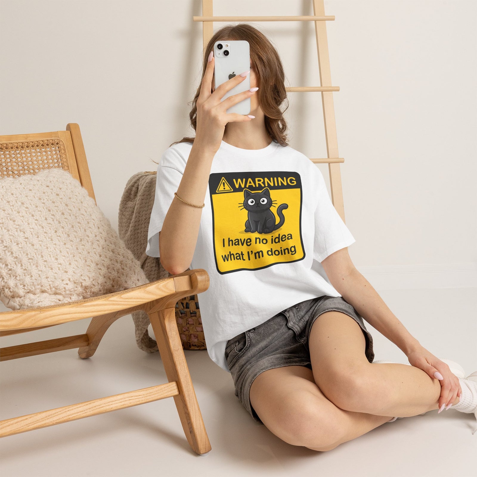 T-Shirt — Warning Sign Cat "I have no idea what I'm doing" Funny Graphic Tee