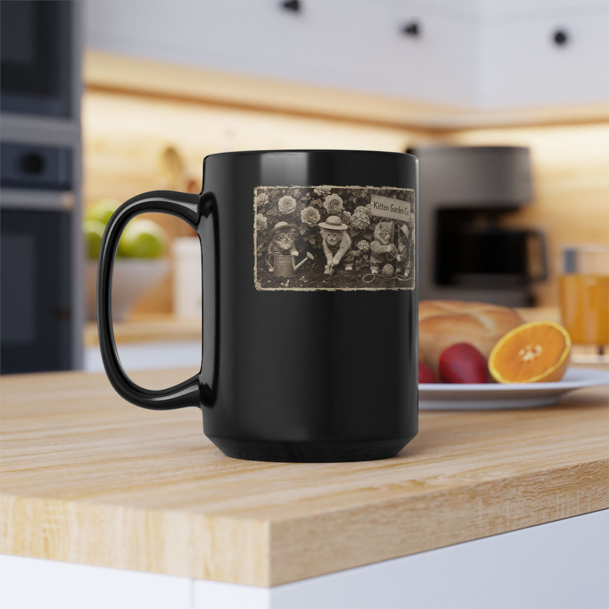 Vintage Kittens in the Garden Black Mug — Cute Floral Cat Mug
